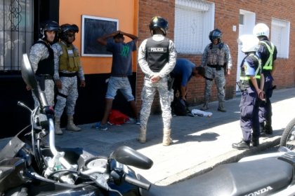 Los sindicatos policiales avalan los abusos, protegen a sus responsables y festejan la LUC