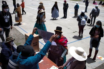 El golpismo no pudo con los “salvajes”