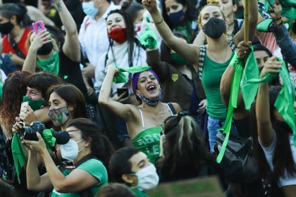 Con un pañuelazo federal, la Campaña Nacional por el Derecho al Aborto exigió que sea ley 