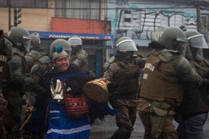 Informe de UDP sobre DD.HH. en La Araucanía: acusa de poco diálogo por parte de los distintos gobiernos y que existe violencia policial a niños y niñas mapuche