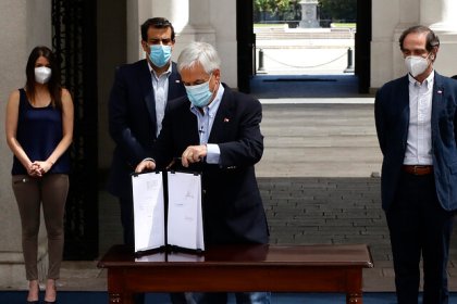 Piñera firma proyecto de ley para proveer a los pacos de agentes encubiertos