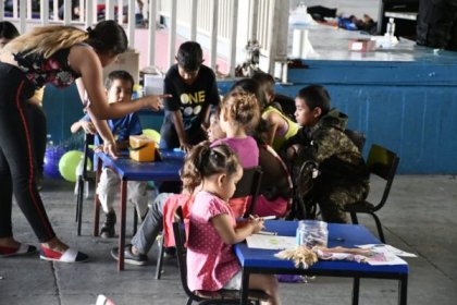 El Gobierno de Biden reabre centro de detención para niños y niñas migrantes