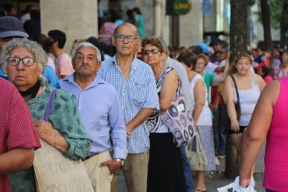 Adultos mayores necesitan tres haberes mínimos para cubrir su canasta básica