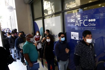 Plan económico avanza en el Senado: trabajadores seguirán costeando la pandemia 