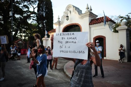 Sectores de derecha se manifiestan en Olivos y la Panamericana contra las nuevas medidas del Gobierno