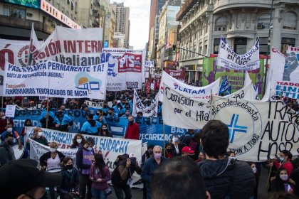 Con entusiasmo y combatividad, las principales luchas obreras marcharon desde el Obelisco - YouTube