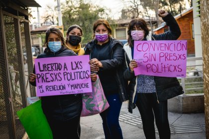 Trabajadores movilizados del Hospital Barros Luco se suman a apoyar la lucha por la libertad a lxs presxs políticxs