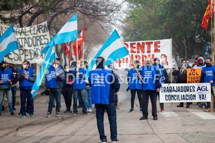 Santa Fe: Trabajadores de AGL-Clarín realizan corte frente al Ministerio de Trabajo en lucha por la reincorporación.