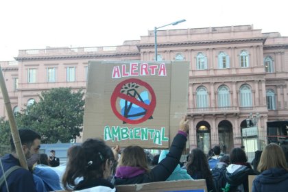 [Video] Agrupaciones ambientalistas, el colectivo Actrices Argentinas y la izquierda movilizaron por un mar sin petroleras