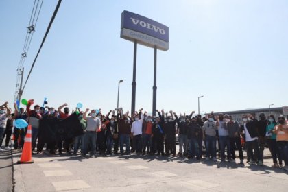 Por primera vez en 50 años trabajadores de Volvo van a huelga 