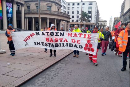 Portuarios de Montevideo paran en defensa de sus derechos