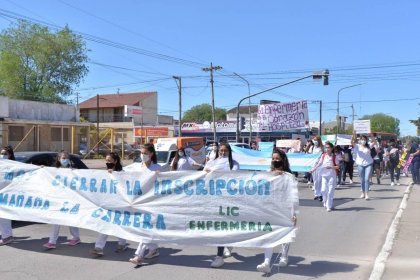 Fuerte repudio al rector Crisafulli de la Universidad del Comahue, en su visita a la sede CURZA de Viedma