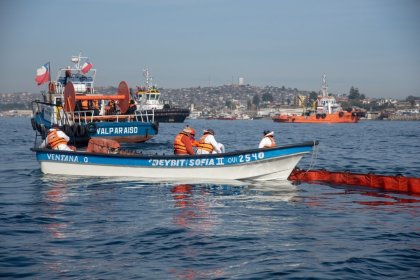 Pescadores artesanales se toman la bahía de Quintero contra la contaminación y la carestía de la vida en la zona