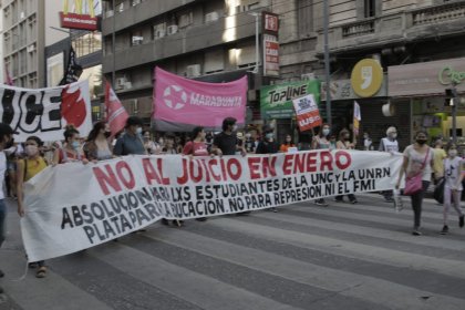 Marcha contra el juicio a 27 estudiantes de la UNC en Córdoba - YouTube