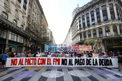 Las mejores fotos de la marcha contra el FMI