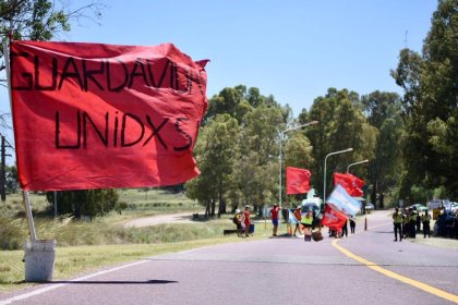 El gobierno se reunirá con guardavidas en lucha luego de amenazas y represión