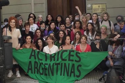 Actrices Argentinas protesta en la embajada de Brasil por anulación del juicio a Darthés