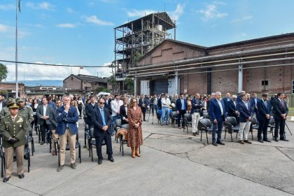 Inicio de zafra: La asistencia del gobierno al ingenio contrasta con su trato a los obreros