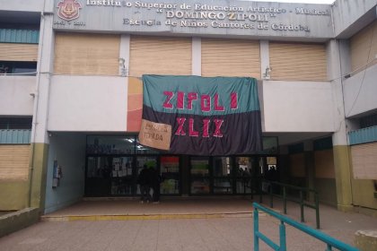 El Zípoli no se rinde: colegio tomado en Córdoba