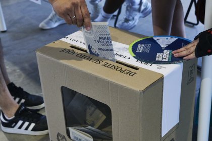 Carrera ajustada: arranca la jornada electoral en Colombia