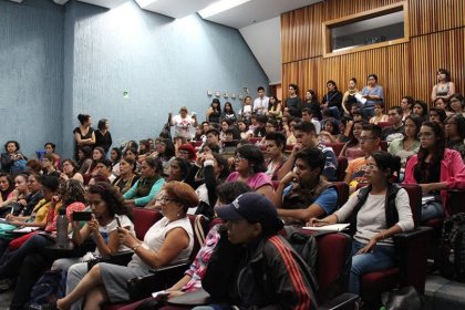 Estudiantes y trabajadoras junto a Pan y Rosas lanzan campaña contra la violencia y el feminicidio