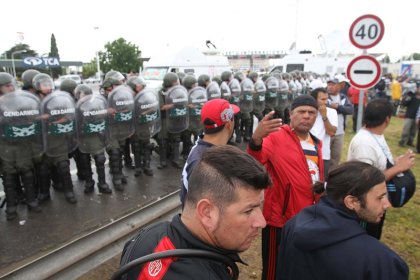 SUTEBA Matanza repudia represión a los trabajadores de Cresta Roja