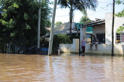 Operativo retorno en Concordia: el río baja, el panorama es oscuro