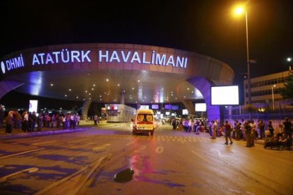 Al menos diez muertos en explosiones en el aeropuerto de Estambul