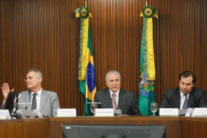 Brasil: Temer acuerda con los gobernadores recursos a cambio de ajustes