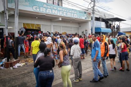 Maduro, en medio de la debacle del chavismo, descarga la brutal crisis sobre el pueblo