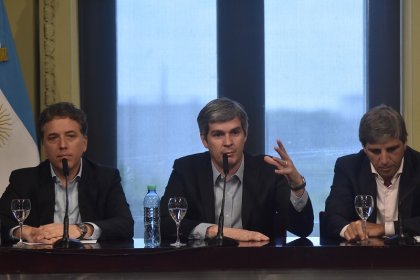 La fórmula de Nicolás Dujovne y Luis Caputo: recorte del gasto y endeudamiento 