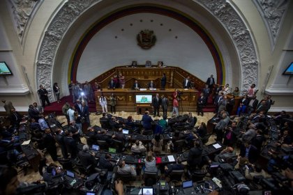 La Asamblea Nacional vota abandono del cargo de Maduro, una resolución sin efectividad práctica