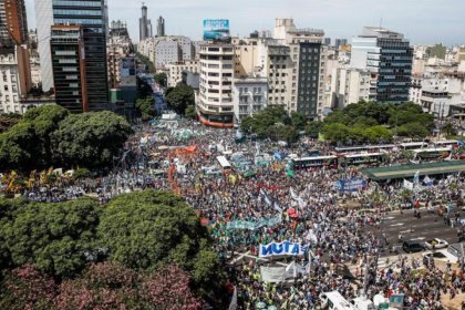 El Gobierno tildó de “electoralista” a la enorme protesta de ayer