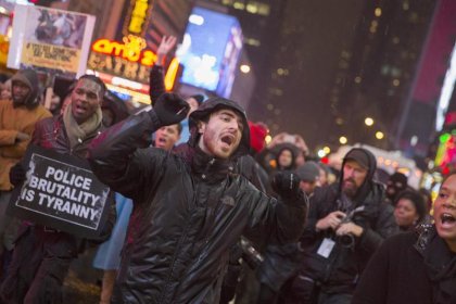 Continúan las protestas por los afroamericanos asesinados en Ferguson y Nueva York