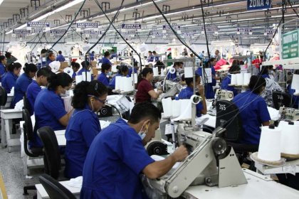 Raquítico crecimiento mensual de empleo en industria manufacturera