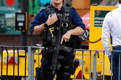 Atentado en Metro de Londres provoca reacción militarista