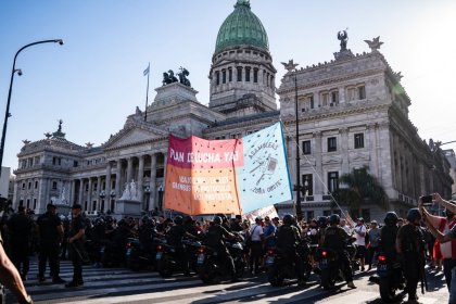 Tremenda columna de las Asambleas del Oeste contra la Ley Ómnibus