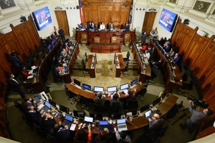 Comisión de expertos revisará borrador mientras oficialismo y oposición no logran acuerdos en puntos fundamentales