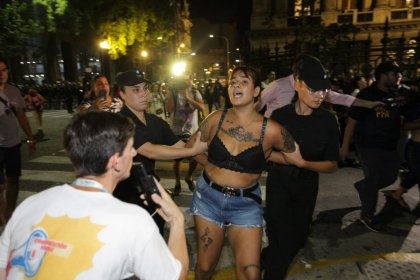 Rechazo en las calles a la Ley Ómnibus: movilizaciones, intento represivo y detenciones 