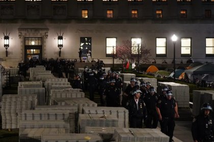 La policía de Nueva York reprime a los estudiantes de Columbia y ocupará el campus