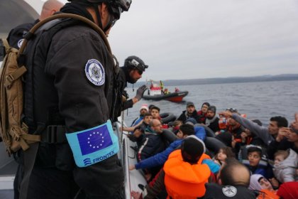 Frontex, la agencia europea que más crece… persiguiendo y deportando a personas migrantes 