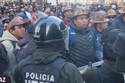 Trabajadores mineros de Huanuni tomaron la COB y acusan de traidores a los dirigentes 