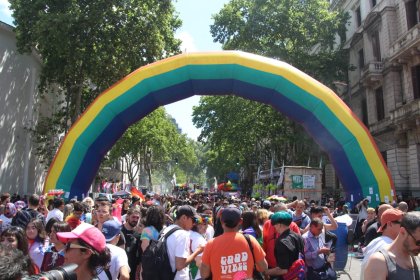 Marcha del orgullo: miles concentran en Plaza de Mayo