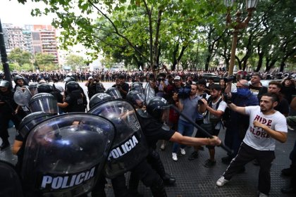 El Gobierno reprimió manifestación solidaria con los trabajadores del Incaa y hay 4 detenidos