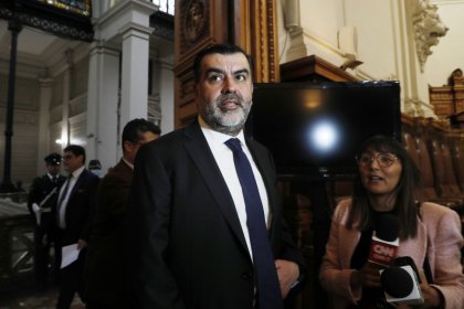 Fiscalía nacional: ¿Quién es la carta de Boric y por qué causa división en el oficialismo?