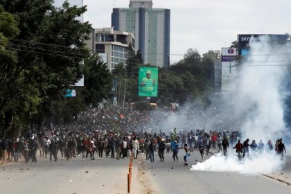 Miles de jóvenes ocupan el Parlamento de Kenia contra el aumento de impuestos y el costo de vida