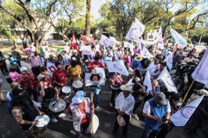 Mitin frente a la embajada Argentina en México en apoyo al paro general contra el ajuste de Milei