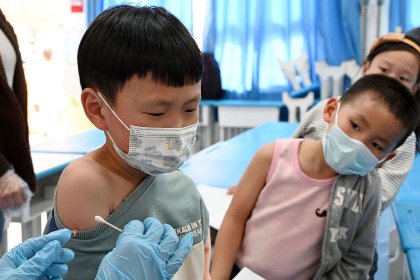 La ola de infecciones respiratorias en China puede deberse a la baja inmunidad después del Covid