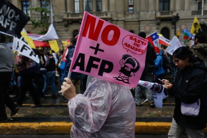 Partidos oficialistas y de oposición se reunirán para agilizar reforma de pensiones 