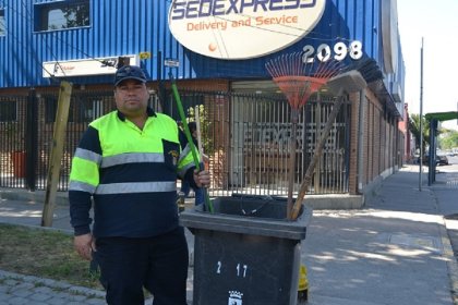 Trabajadores de aseo y jardinería del municipio de Quilicura denuncian despidos y tratos directos con empresas concesionarias 